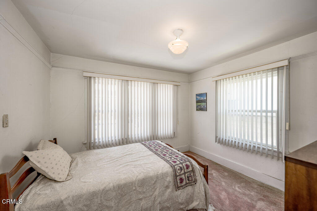 1139 N Heliotrope Drive