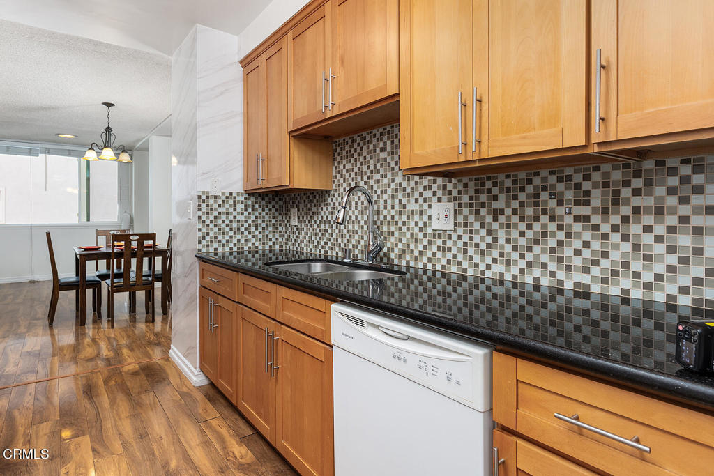 540 Kelton Avenue 201