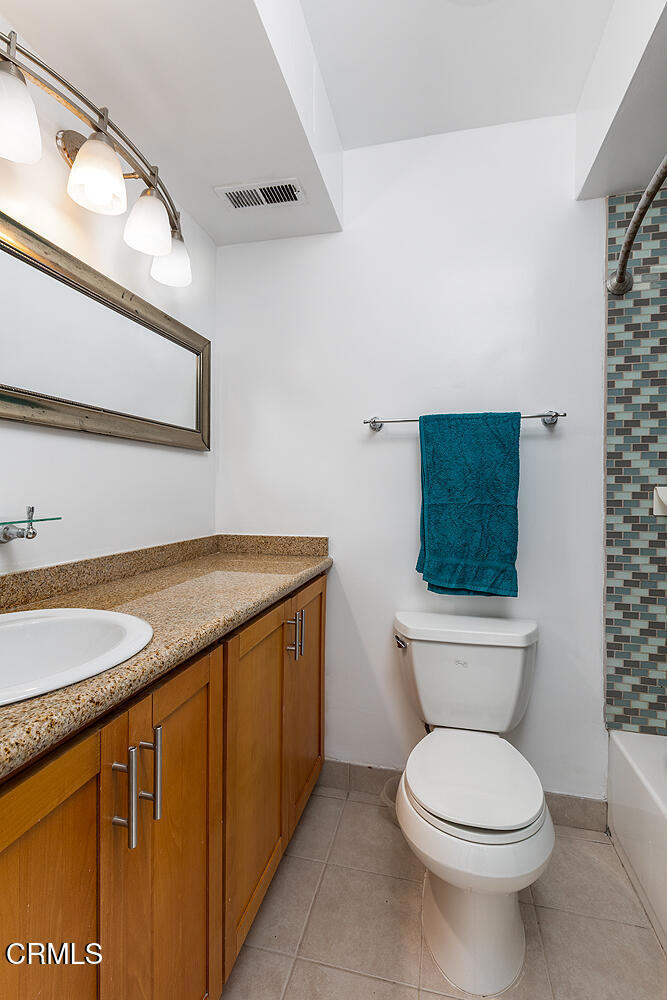 540 Kelton Avenue 201