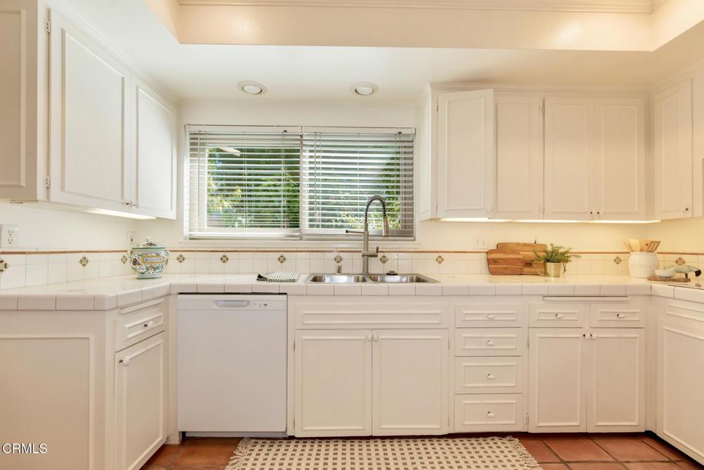 1255 S Orange Grove Boulevard 1