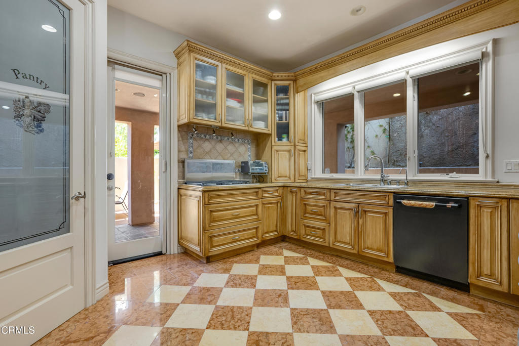 868 Braewood Court