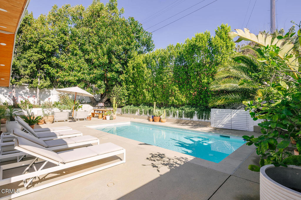 906 Adelante Avenue