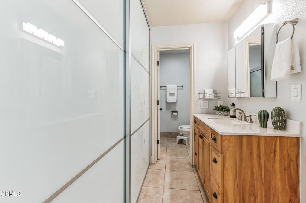 5585 E Pacific Coast Highway 132