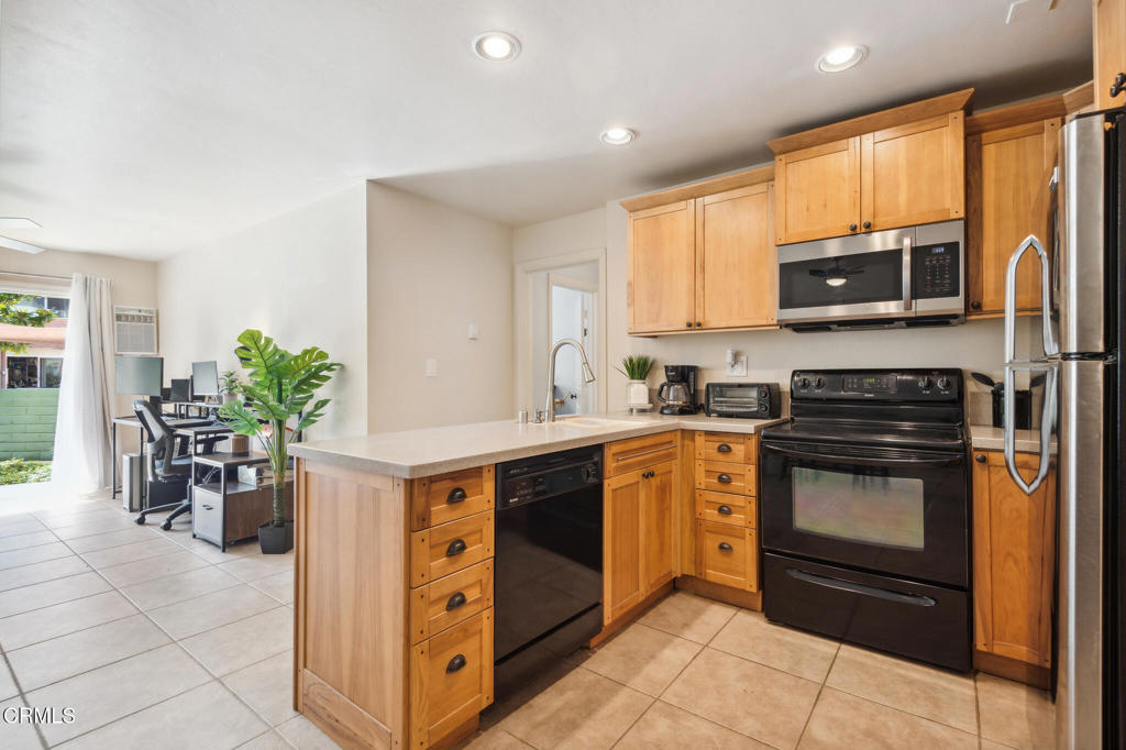 5585 E Pacific Coast Highway 132