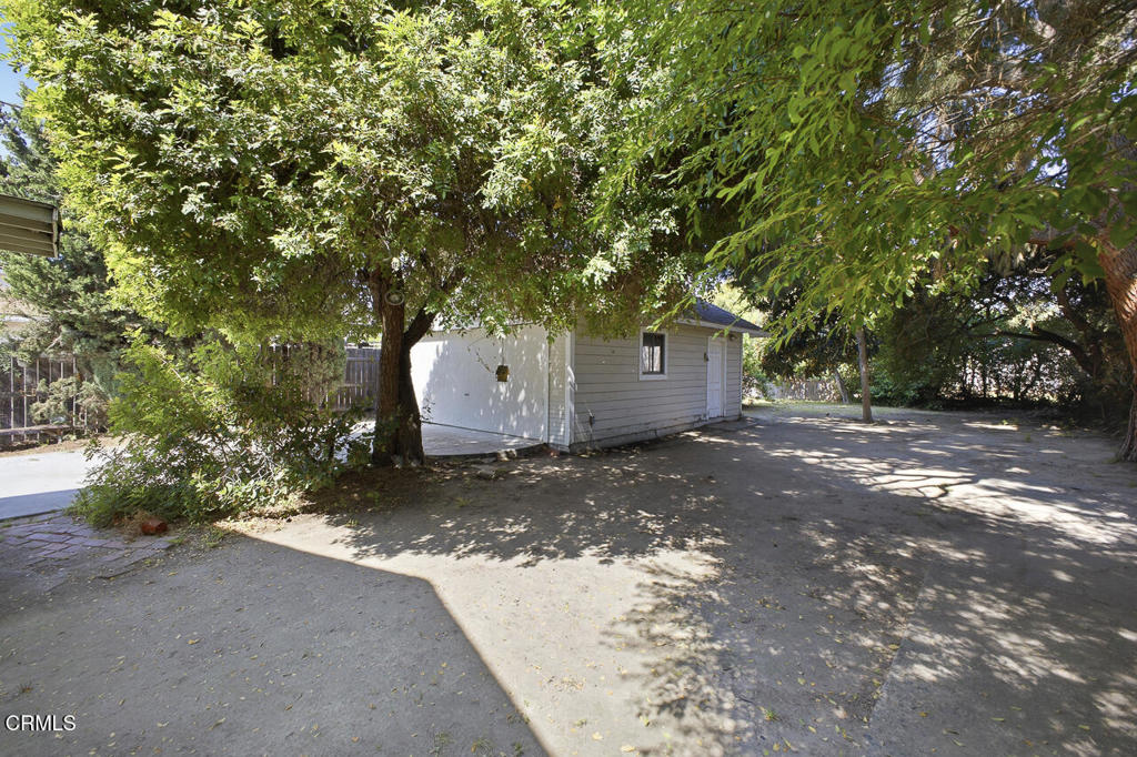613 E Wells Street