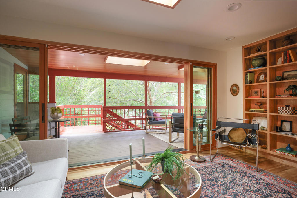 4092 Glenalbyn Drive