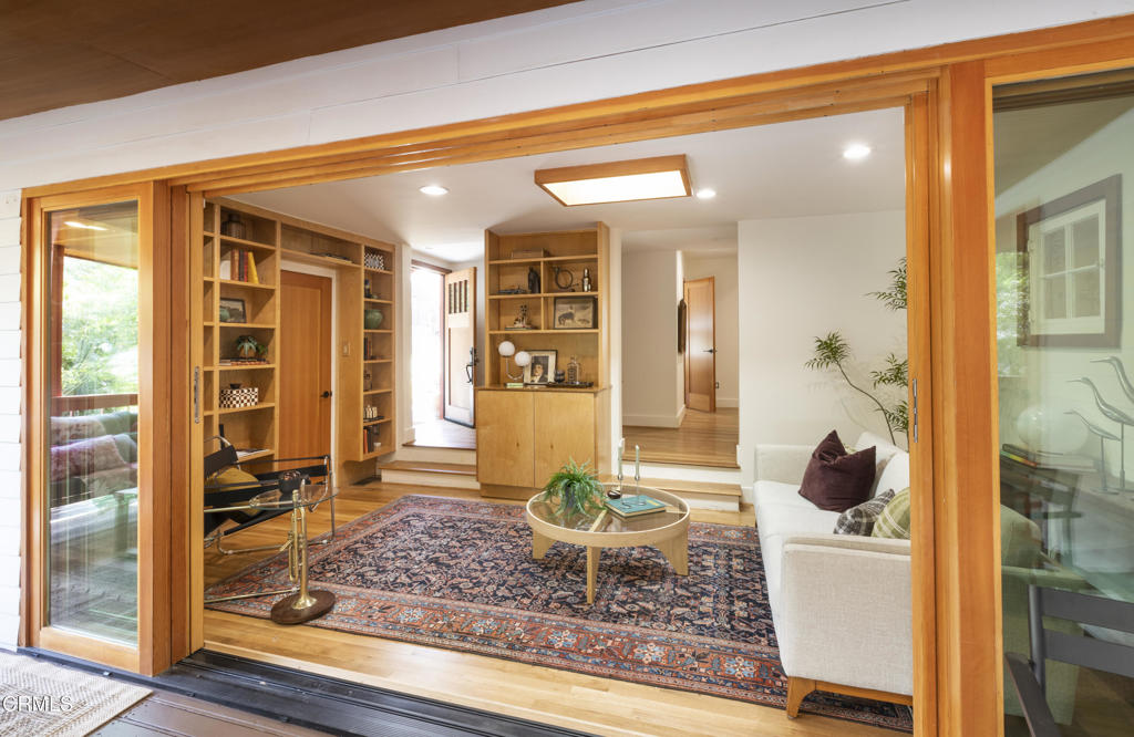 4092 Glenalbyn Drive