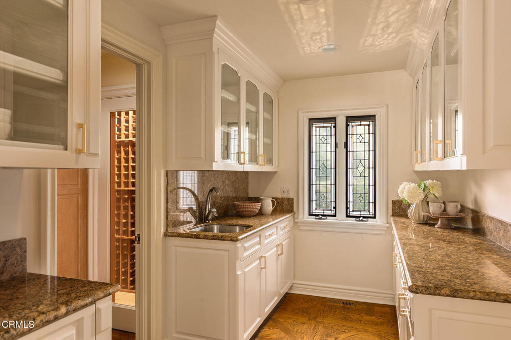 860 Flintridge Avenue