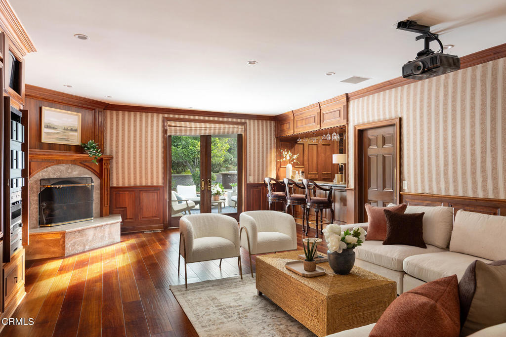 860 Flintridge Avenue