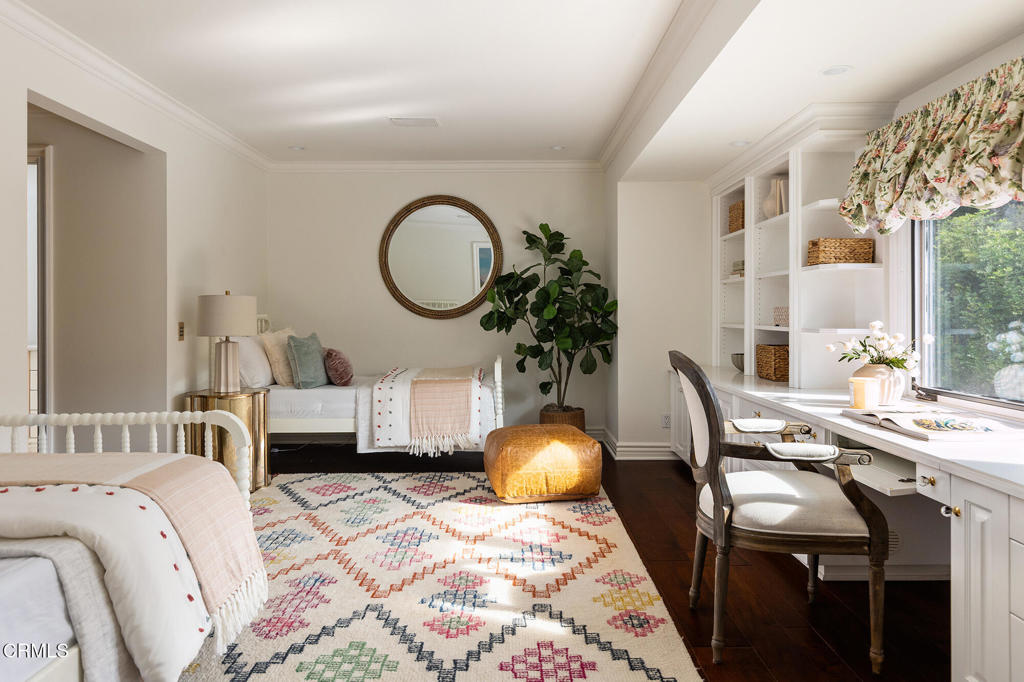 860 Flintridge Avenue