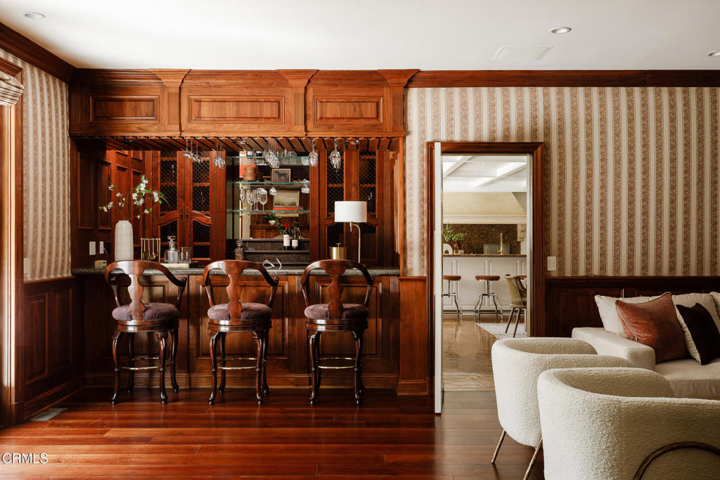 860 Flintridge Avenue