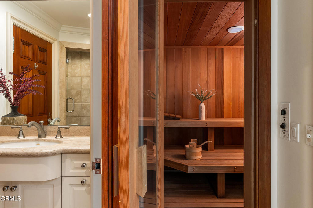 860 Flintridge Avenue