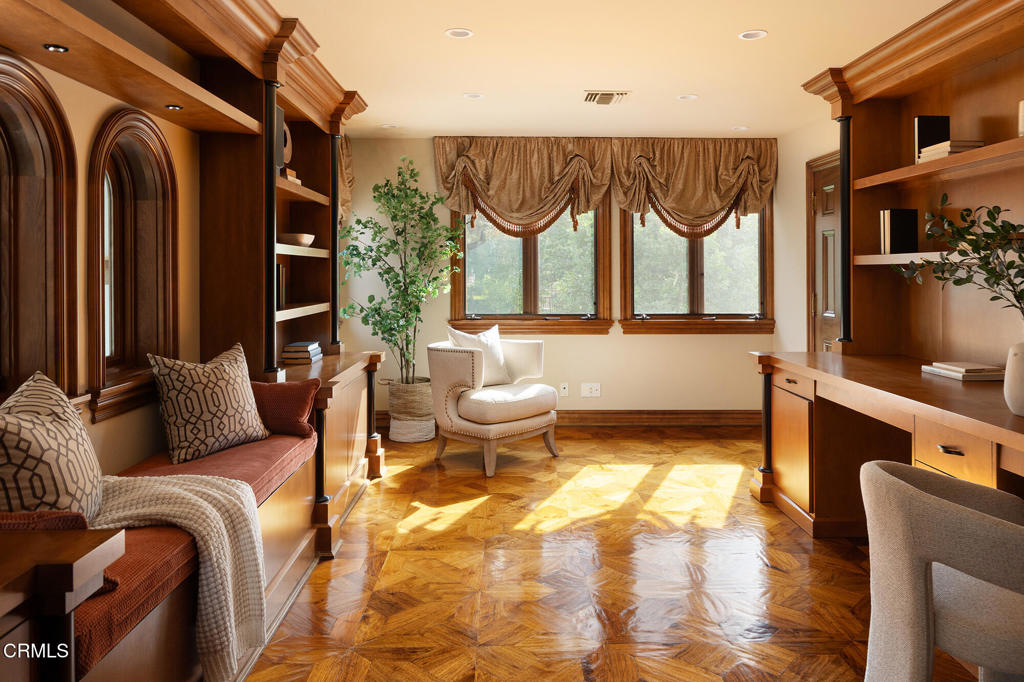 860 Flintridge Avenue