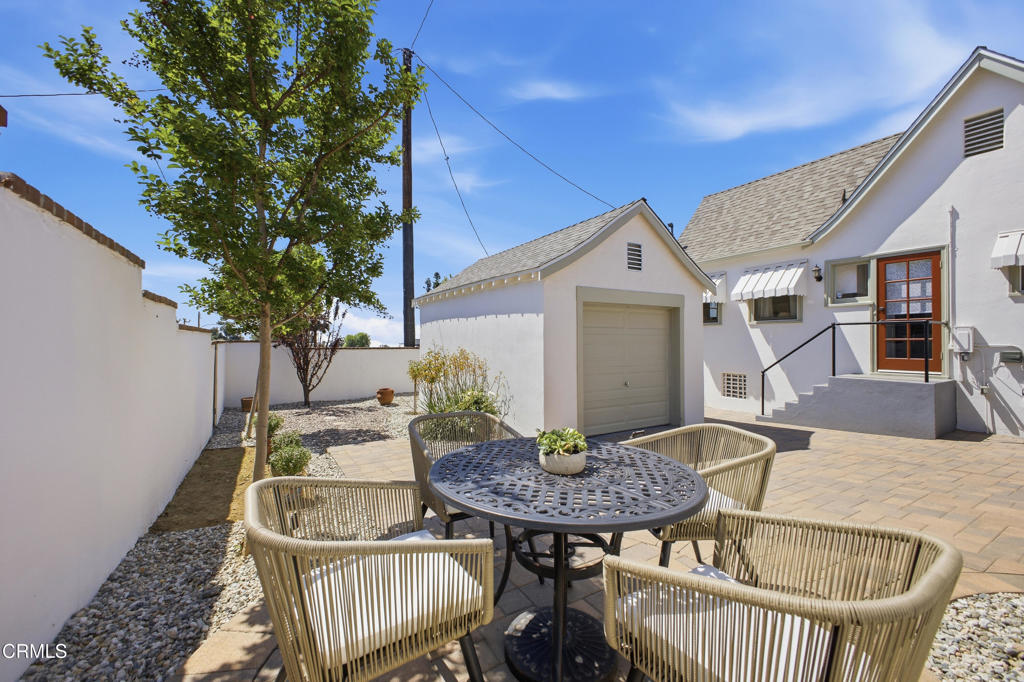 1124 E Mariposa Street