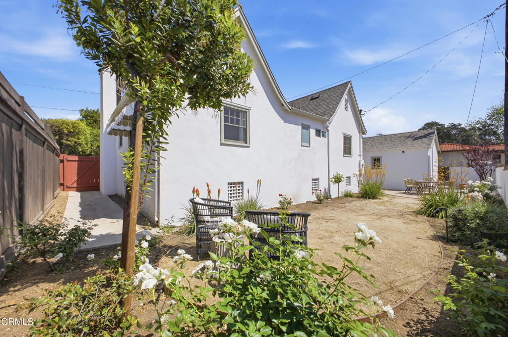 1124 E Mariposa Street