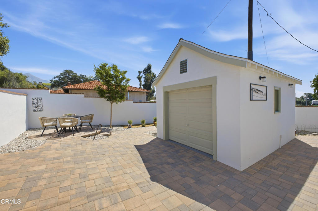 1124 E Mariposa Street