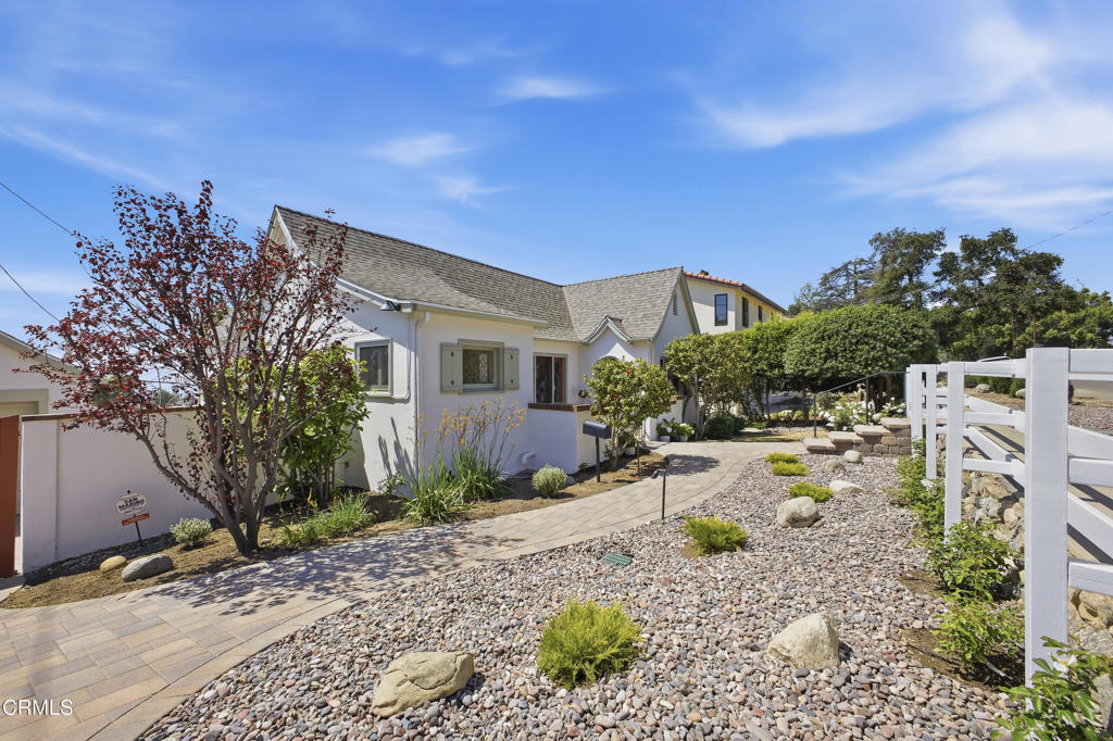 1124 E Mariposa Street
