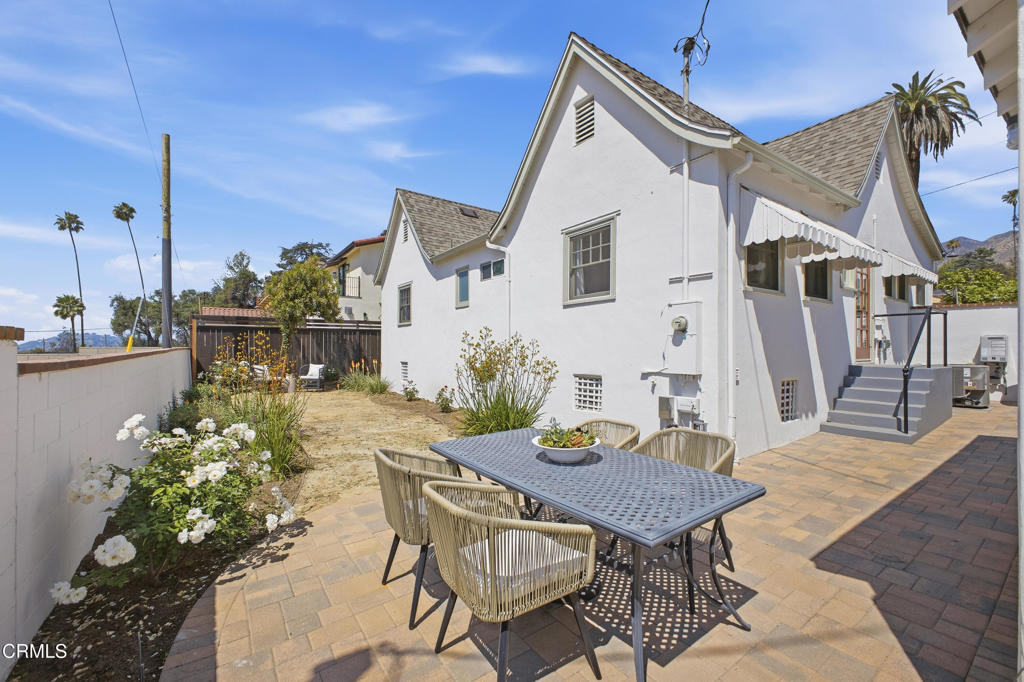 1124 E Mariposa Street