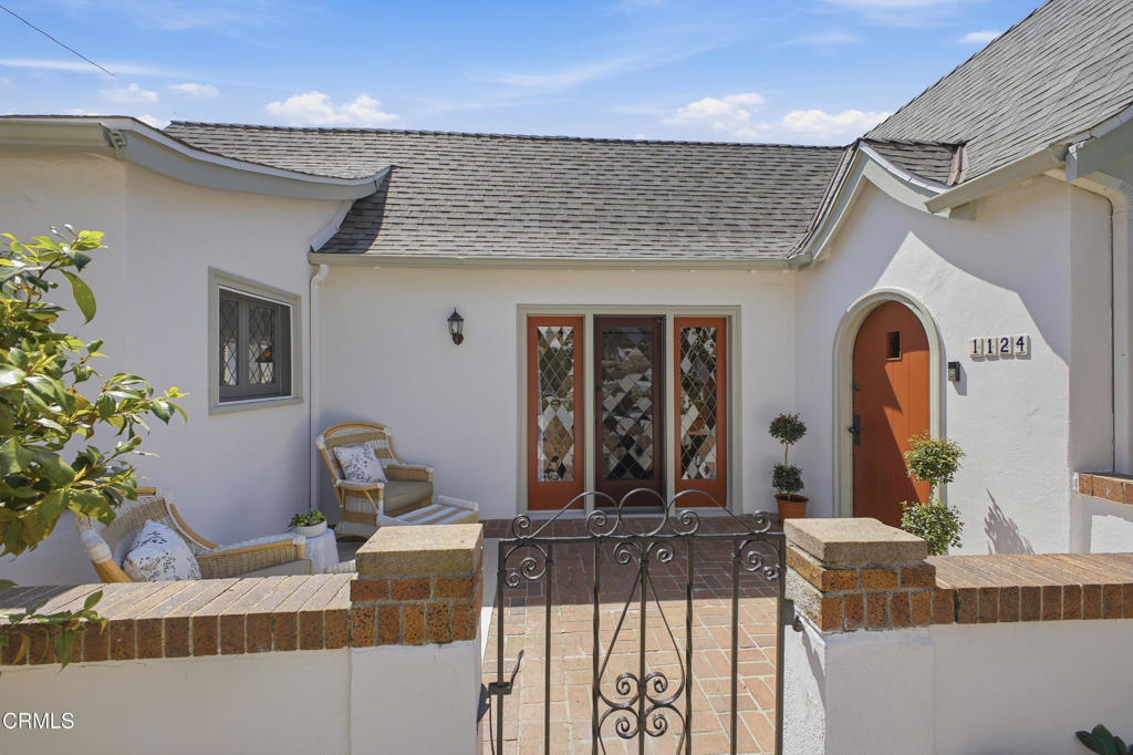 1124 E Mariposa Street