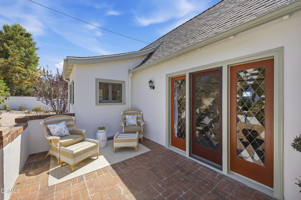 1124 E Mariposa Street