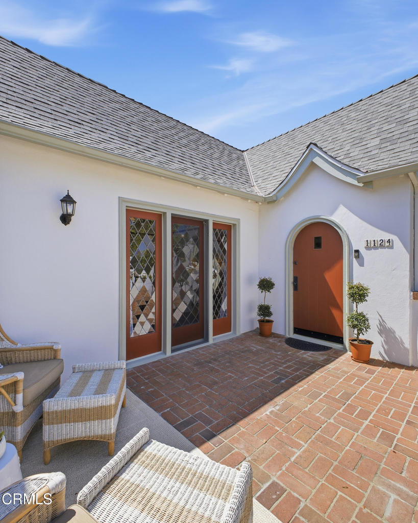 1124 E Mariposa Street
