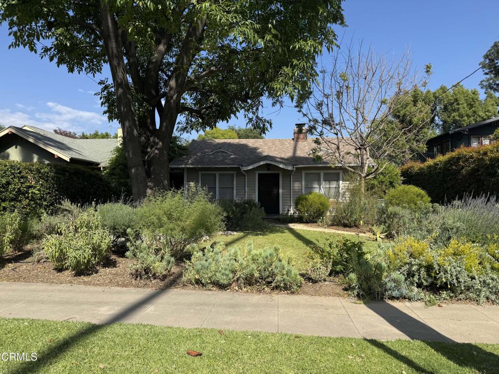 742 N Mentor Avenue