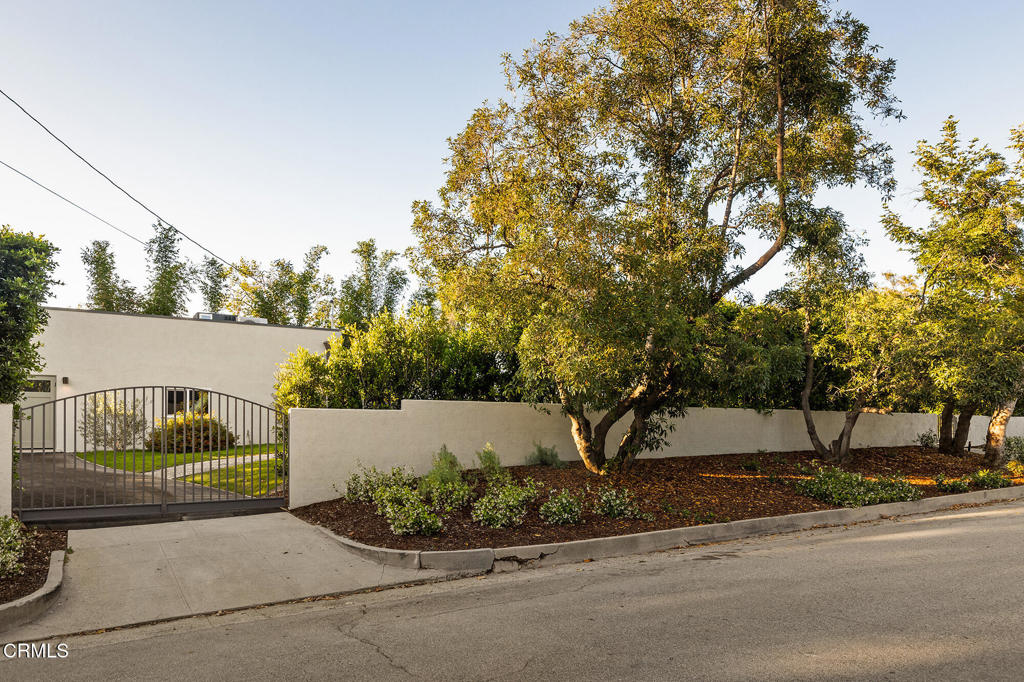 1097 S Los Robles Avenue
