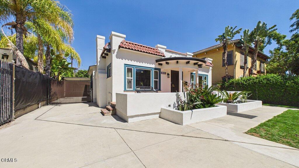 1232 N El Centro Avenue