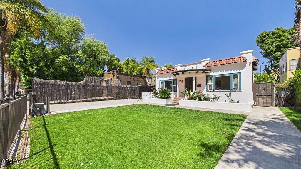 1232 N El Centro Avenue