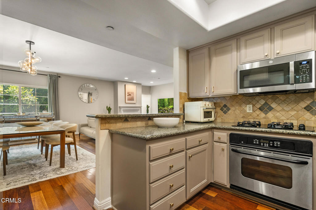 616 S Wilton Place 203
