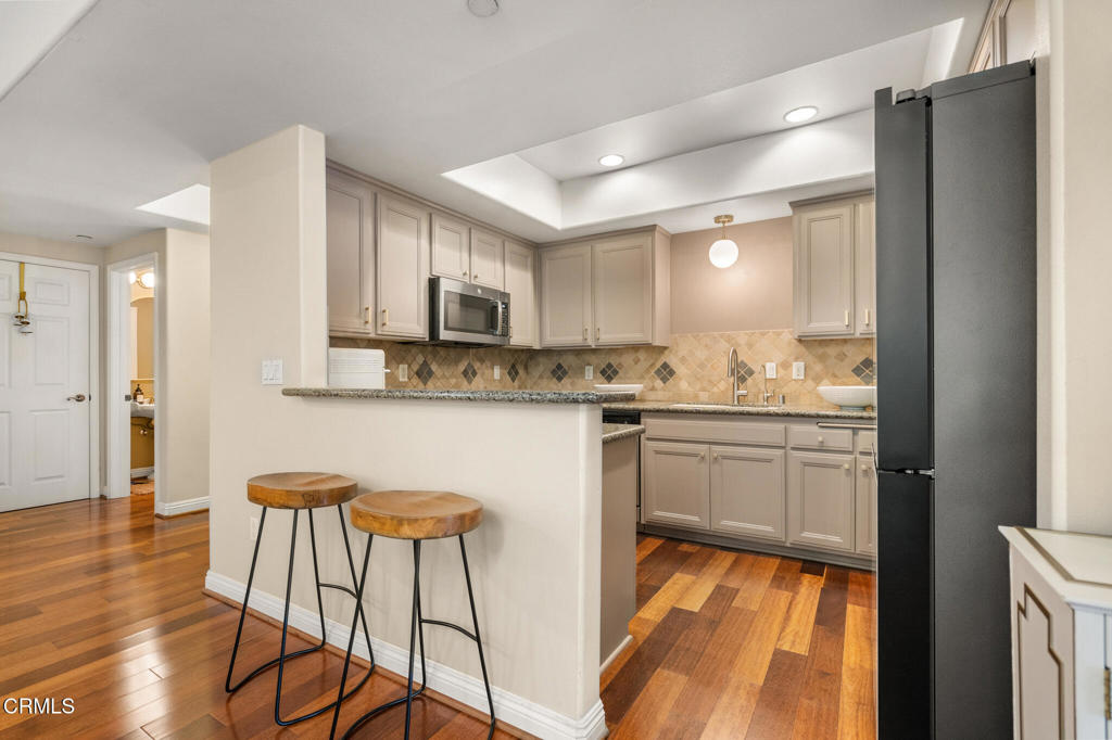 616 S Wilton Place 203