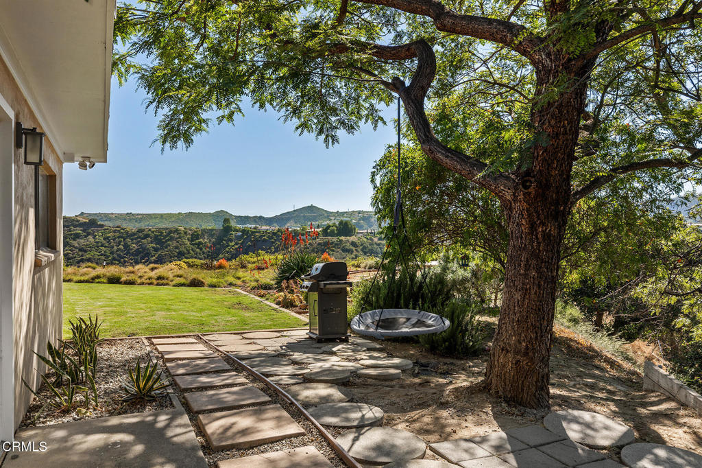 2075 Linda Flora Drive