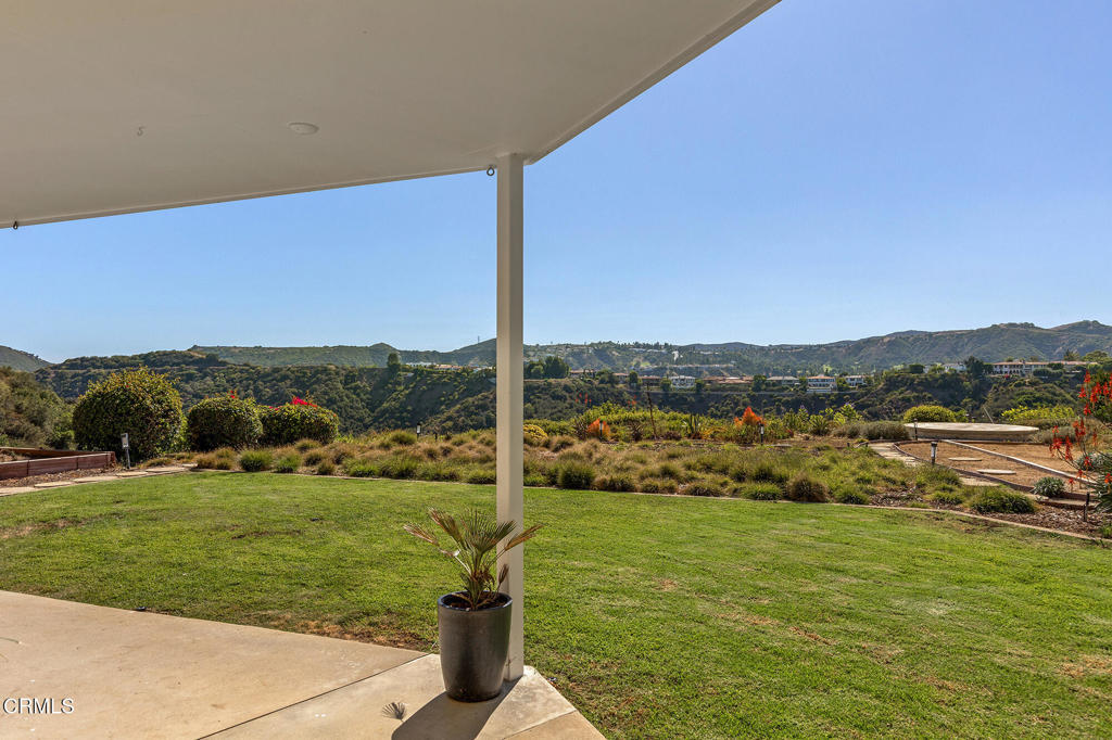 2075 Linda Flora Drive