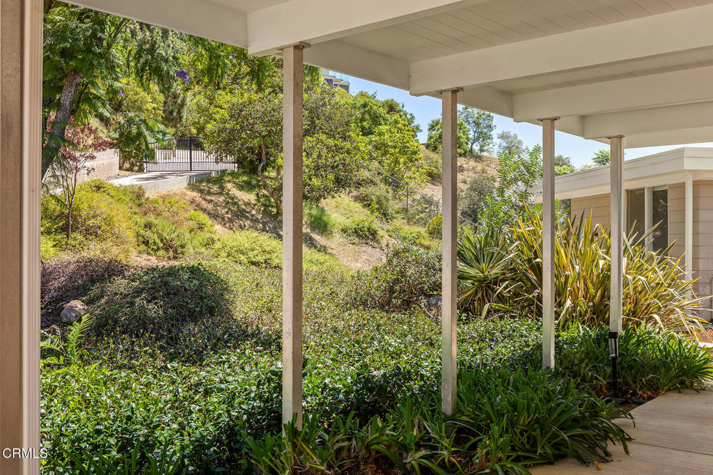 2075 Linda Flora Drive