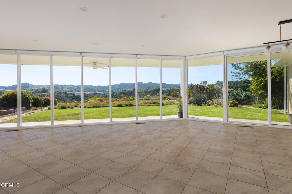 2075 Linda Flora Drive