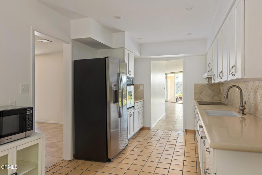 2075 Linda Flora Drive