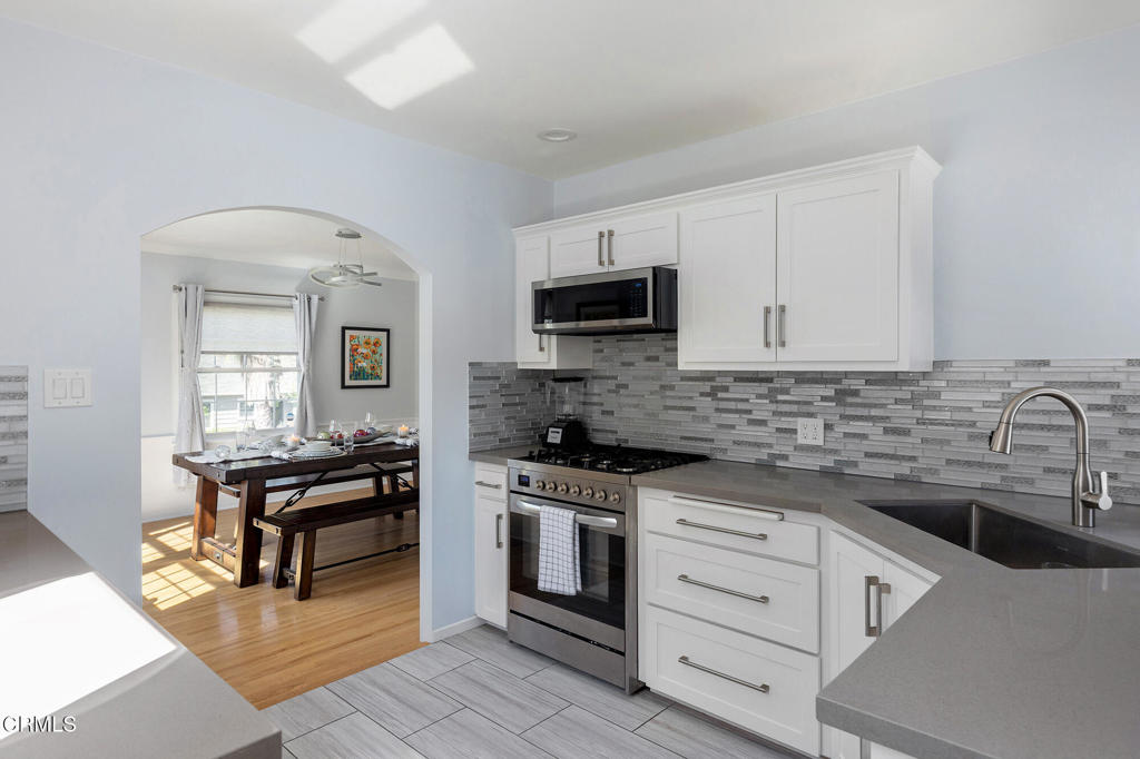 3047 Hermosa Avenue