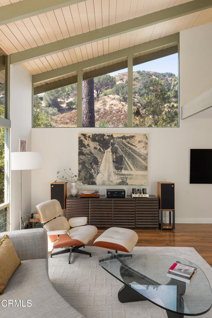 1437 Hillside Drive