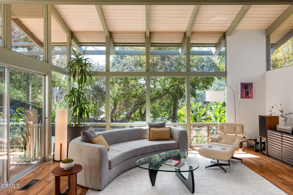 1437 Hillside Drive