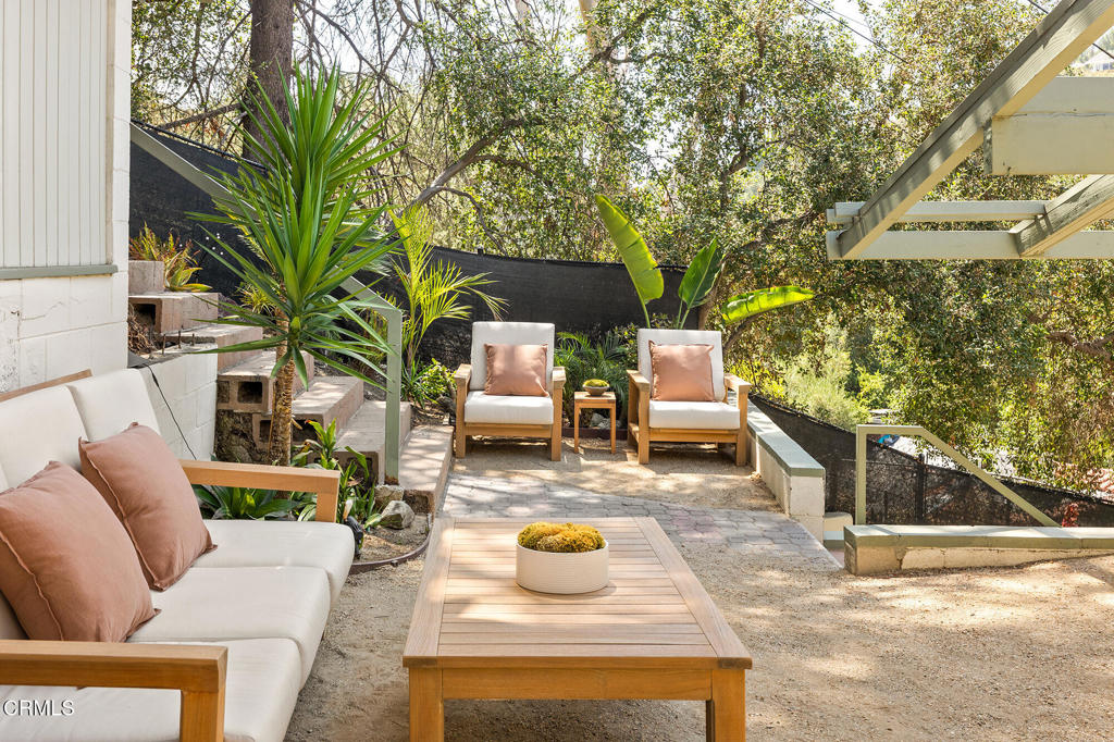 1437 Hillside Drive