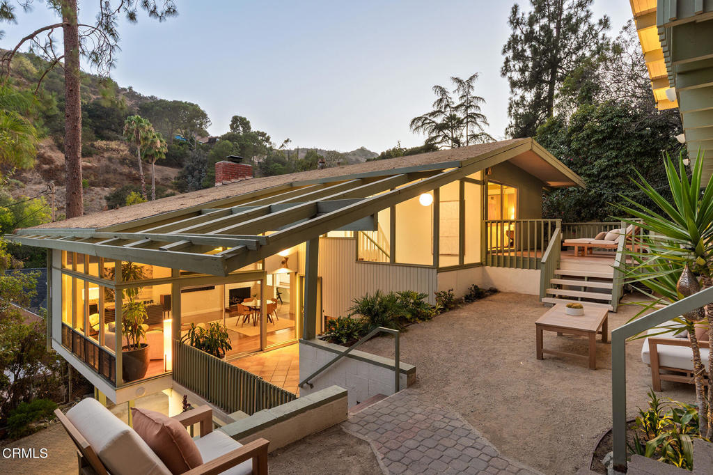 1437 Hillside Drive