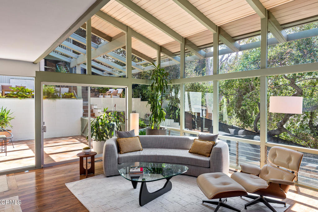 1437 Hillside Drive