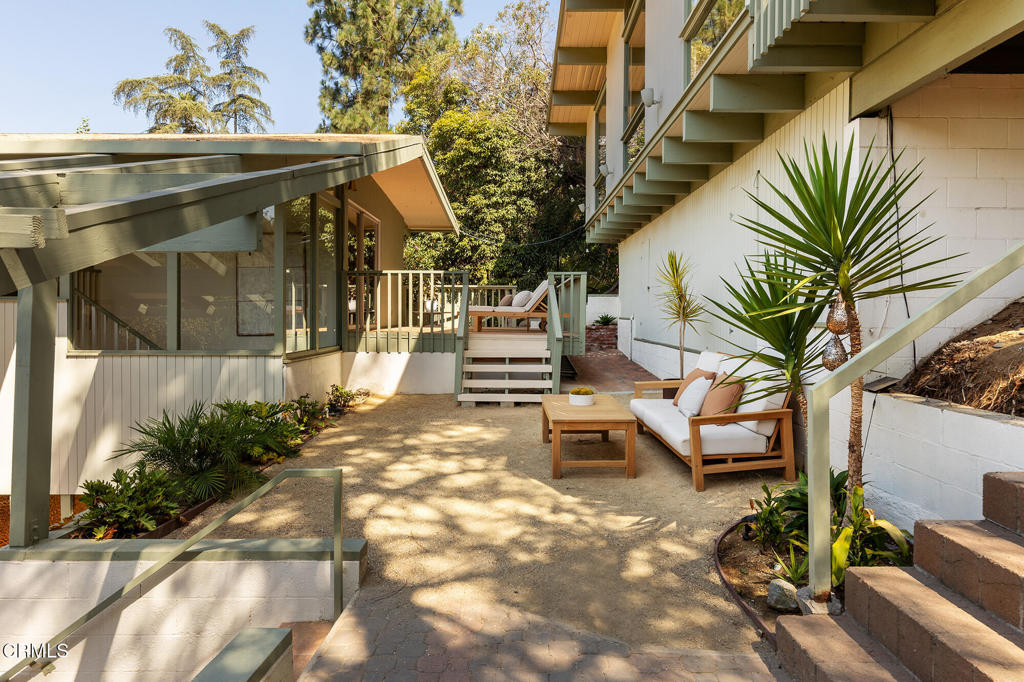 1437 Hillside Drive