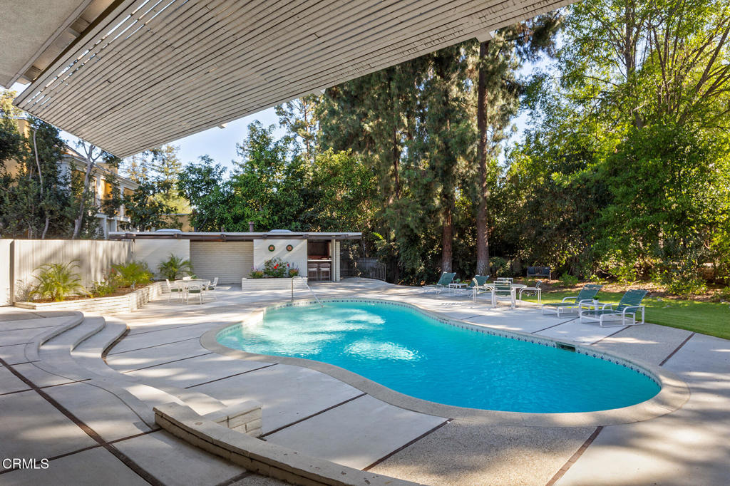 1043 Oak Grove Place