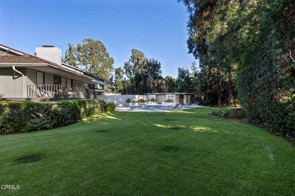 1043 Oak Grove Place
