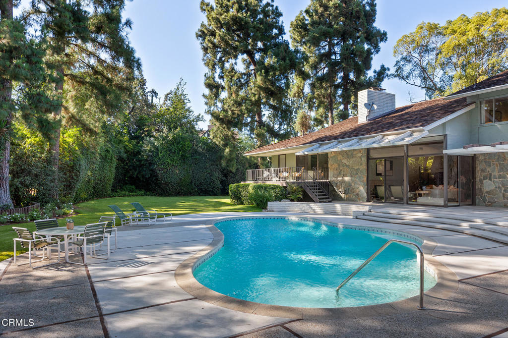 1043 Oak Grove Place