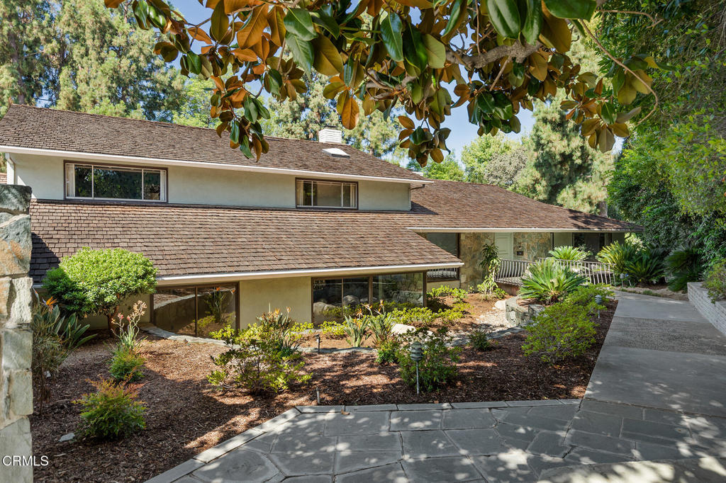 1043 Oak Grove Place