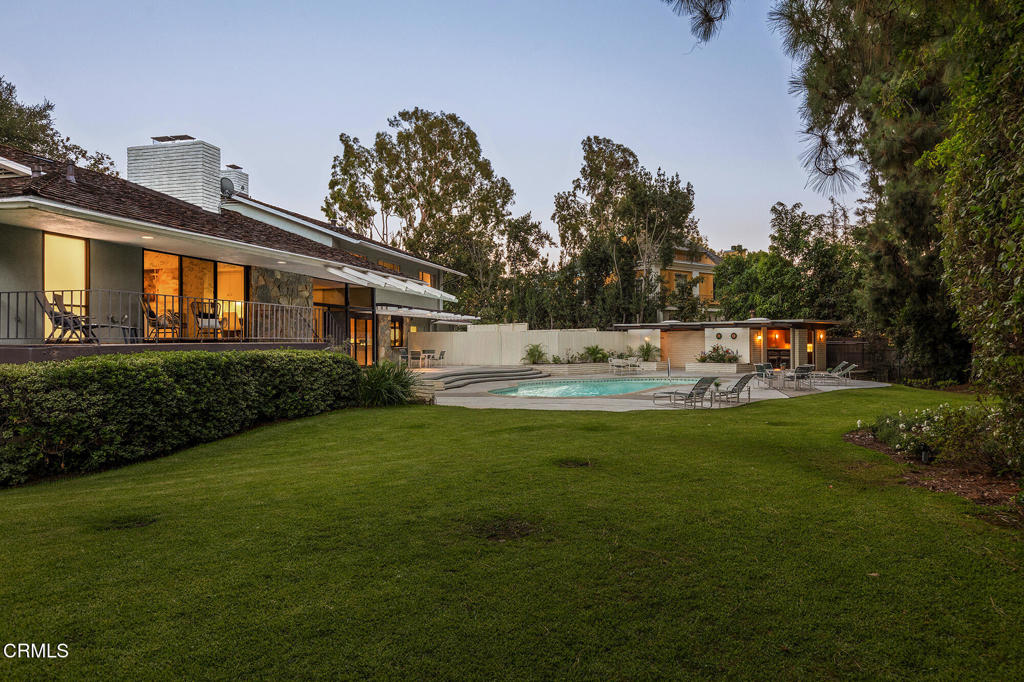 1043 Oak Grove Place