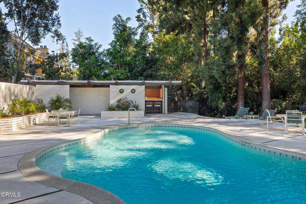 1043 Oak Grove Place