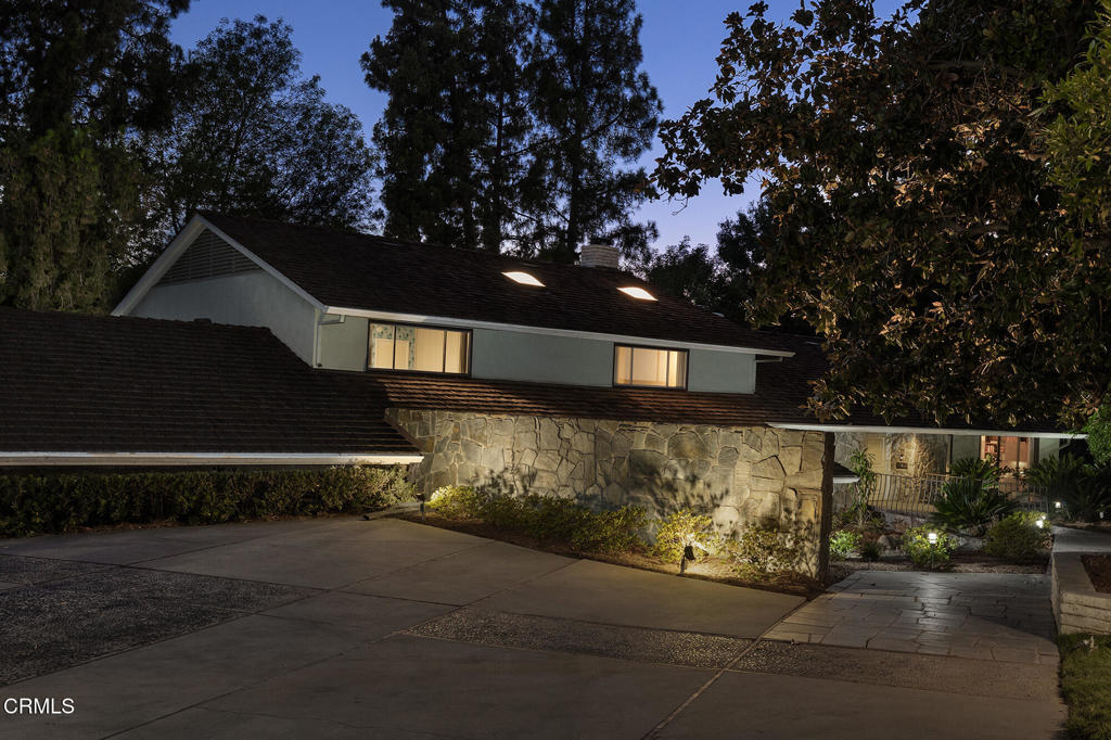 1043 Oak Grove Place